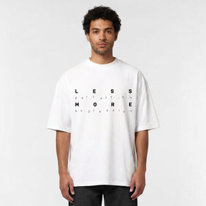Biały T-shirt oversize „LESS perfection MORE expression”