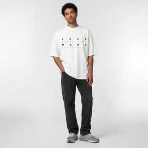Biały T-shirt oversize „LESS perfection MORE expression”