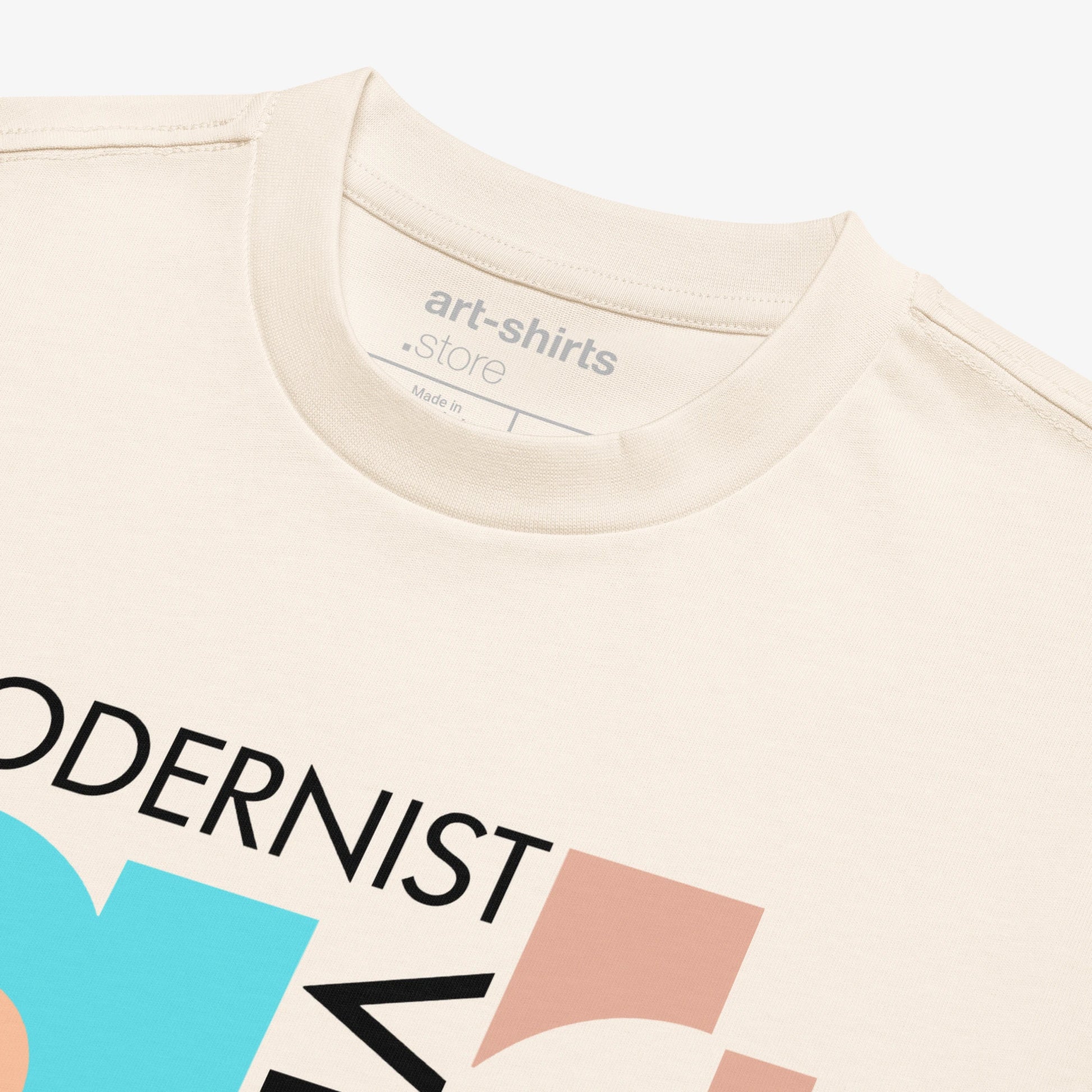 Koszulka oversize z artystycznym nadrukiem „ART. MODERNIST VISIONS". Detal