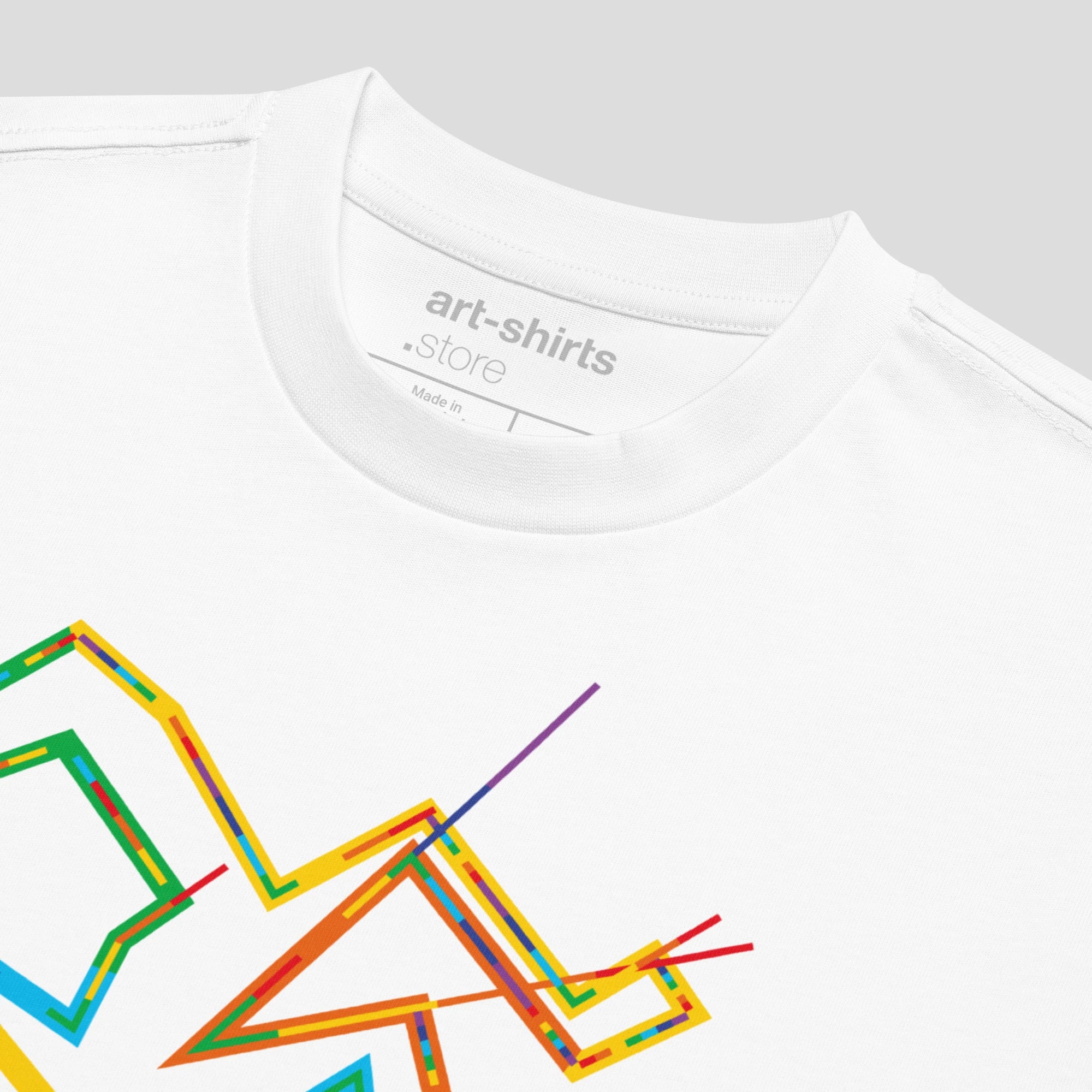 Biały T-shirt oversize z nadrukiem „LOVE”, detal