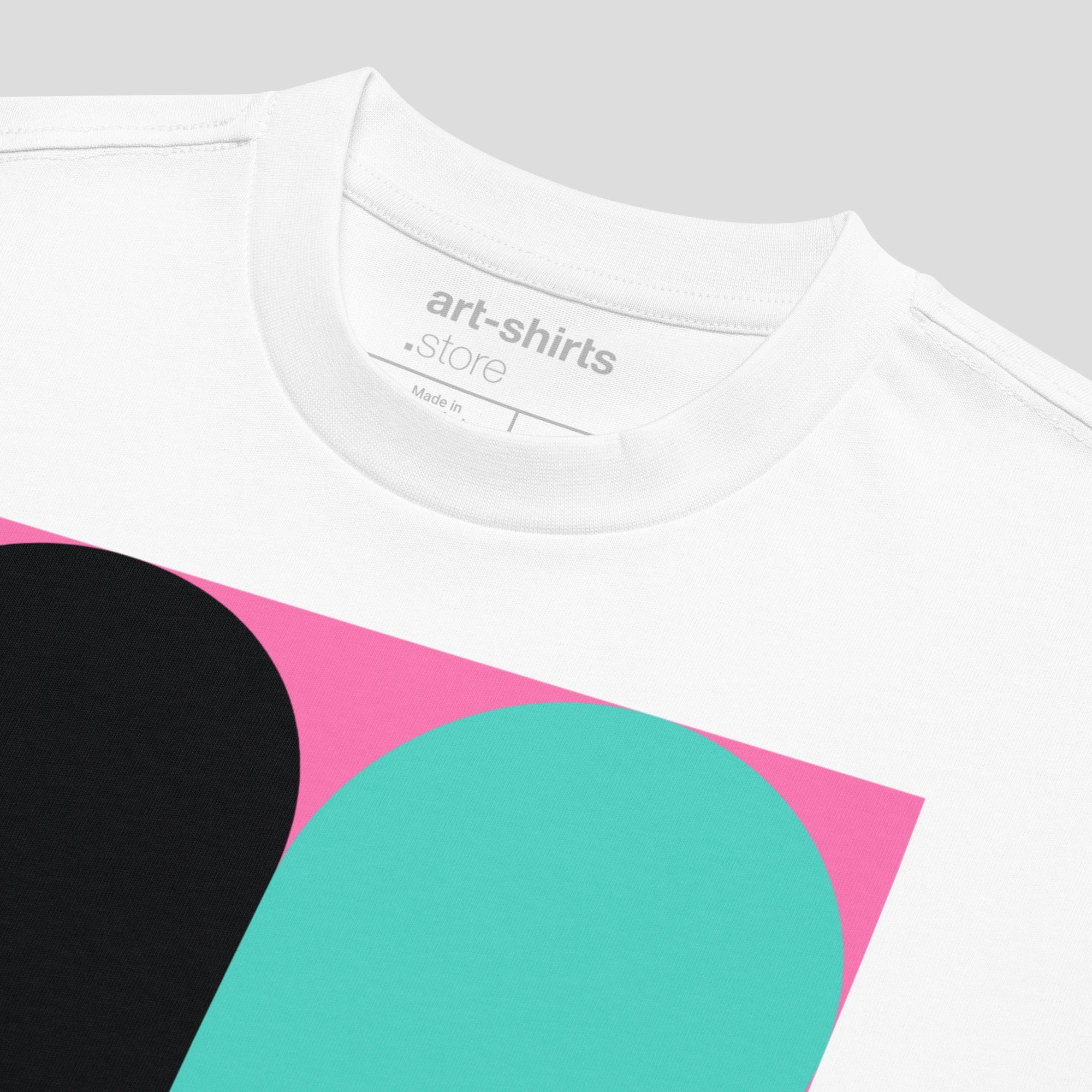 Koszulka oversize biała z artystycznym nadrukiem „ART”. Detal