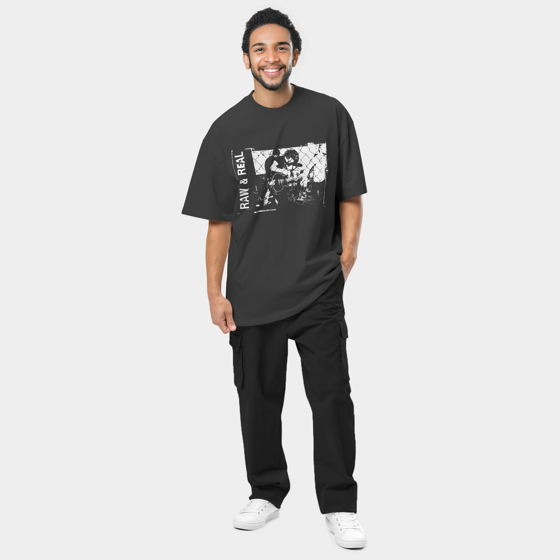 T-shirt oversize z nadrukiem RAW & REAL – przód