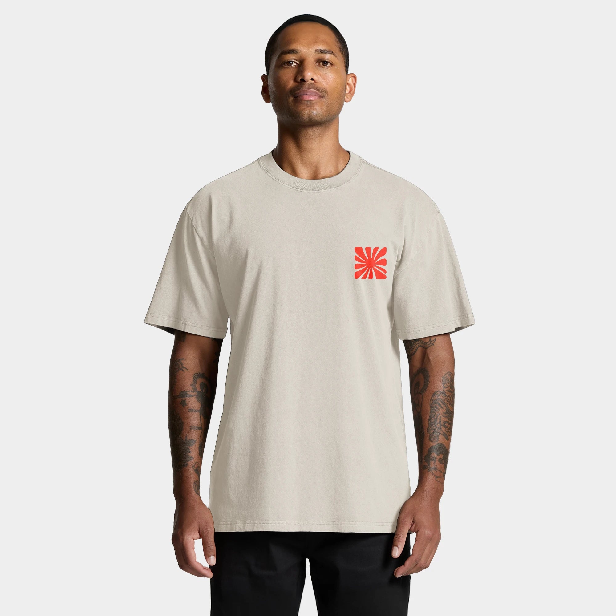 T-shirt oversize z nadrukiem „NATURE” – przód