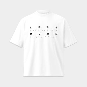 Biały T-shirt oversize „LESS perfection MORE expression”