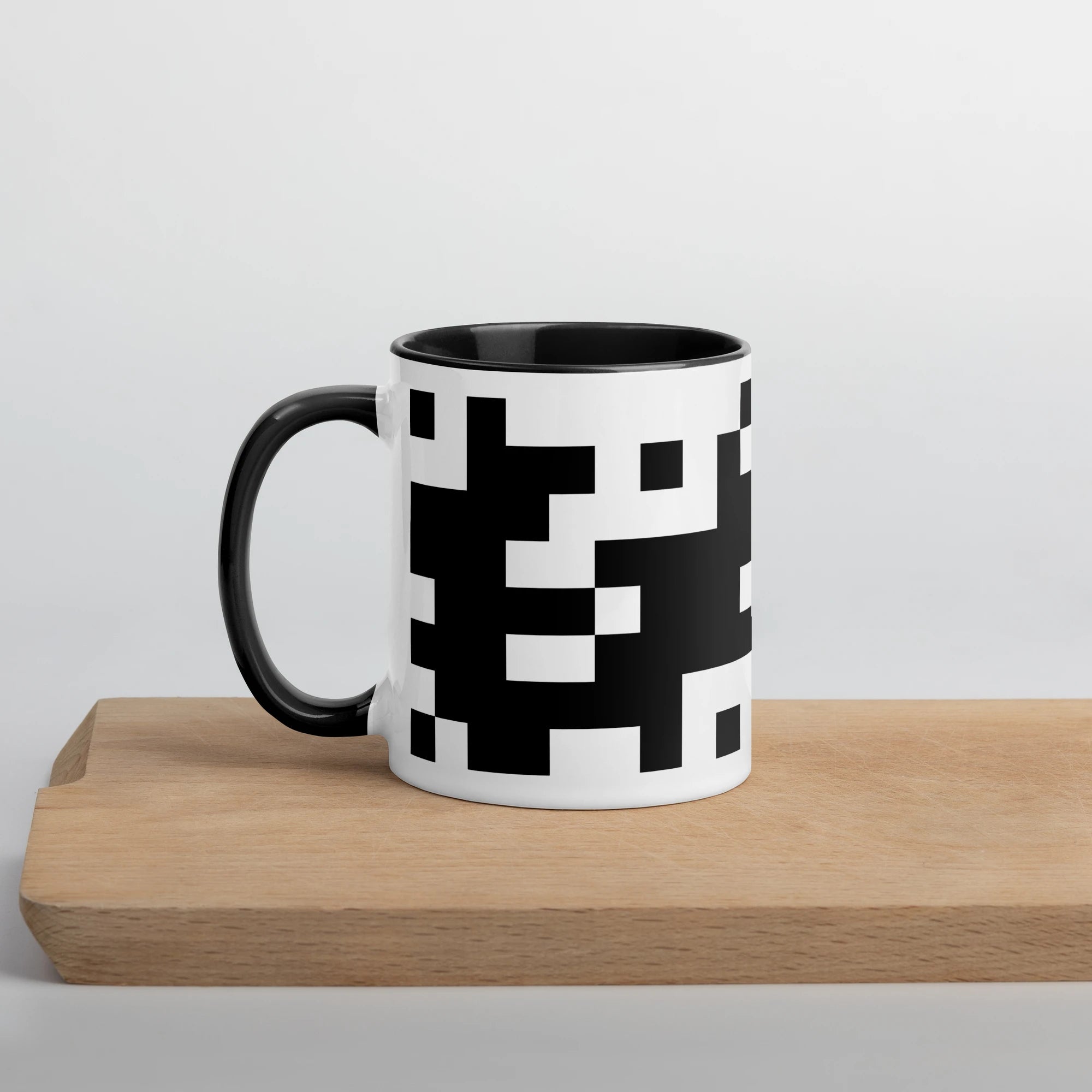Kubek ceramiczny z artystyczną grafiką i czarnym wnętrzem