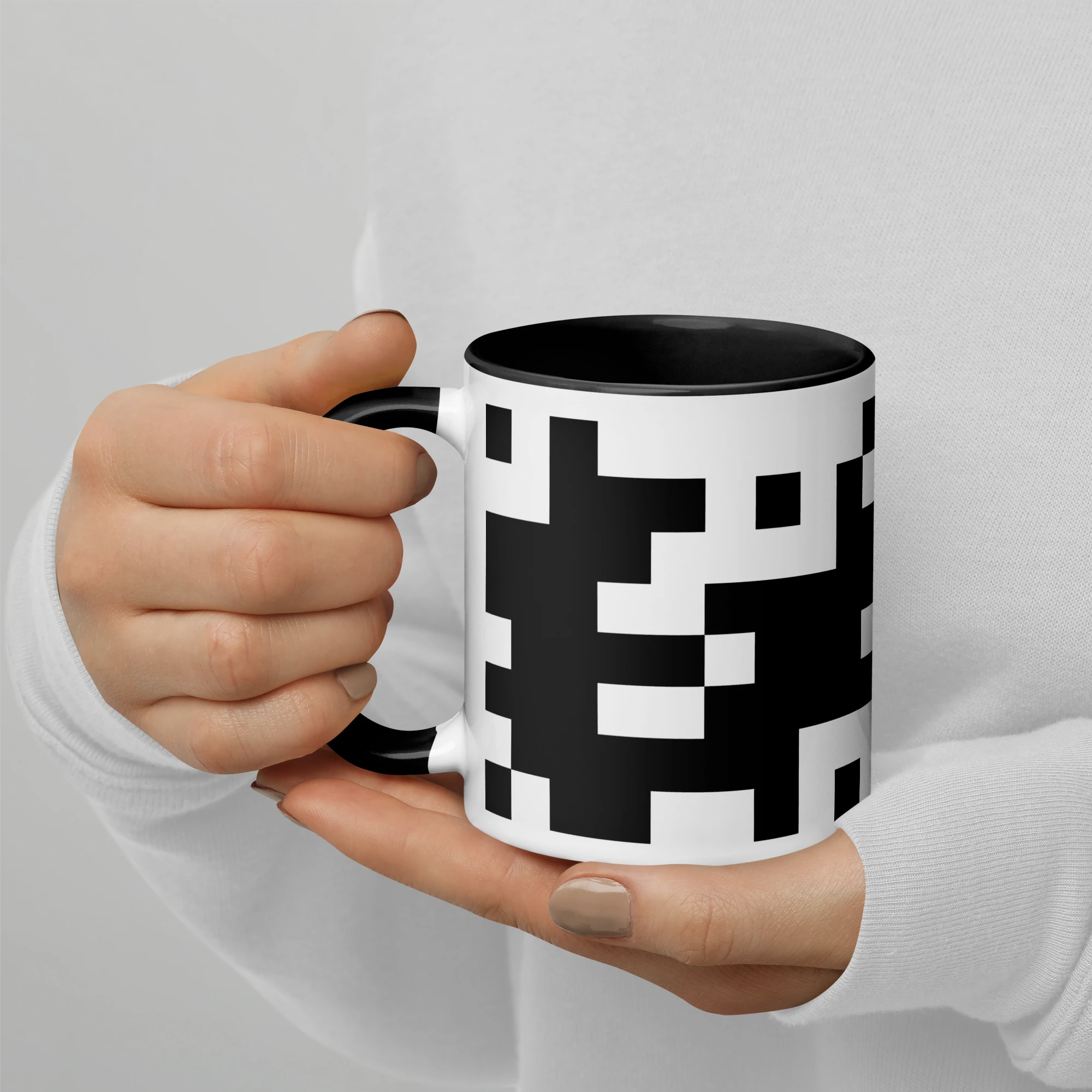 Kubek ceramiczny z artystyczną grafiką i czarnym wnętrzem